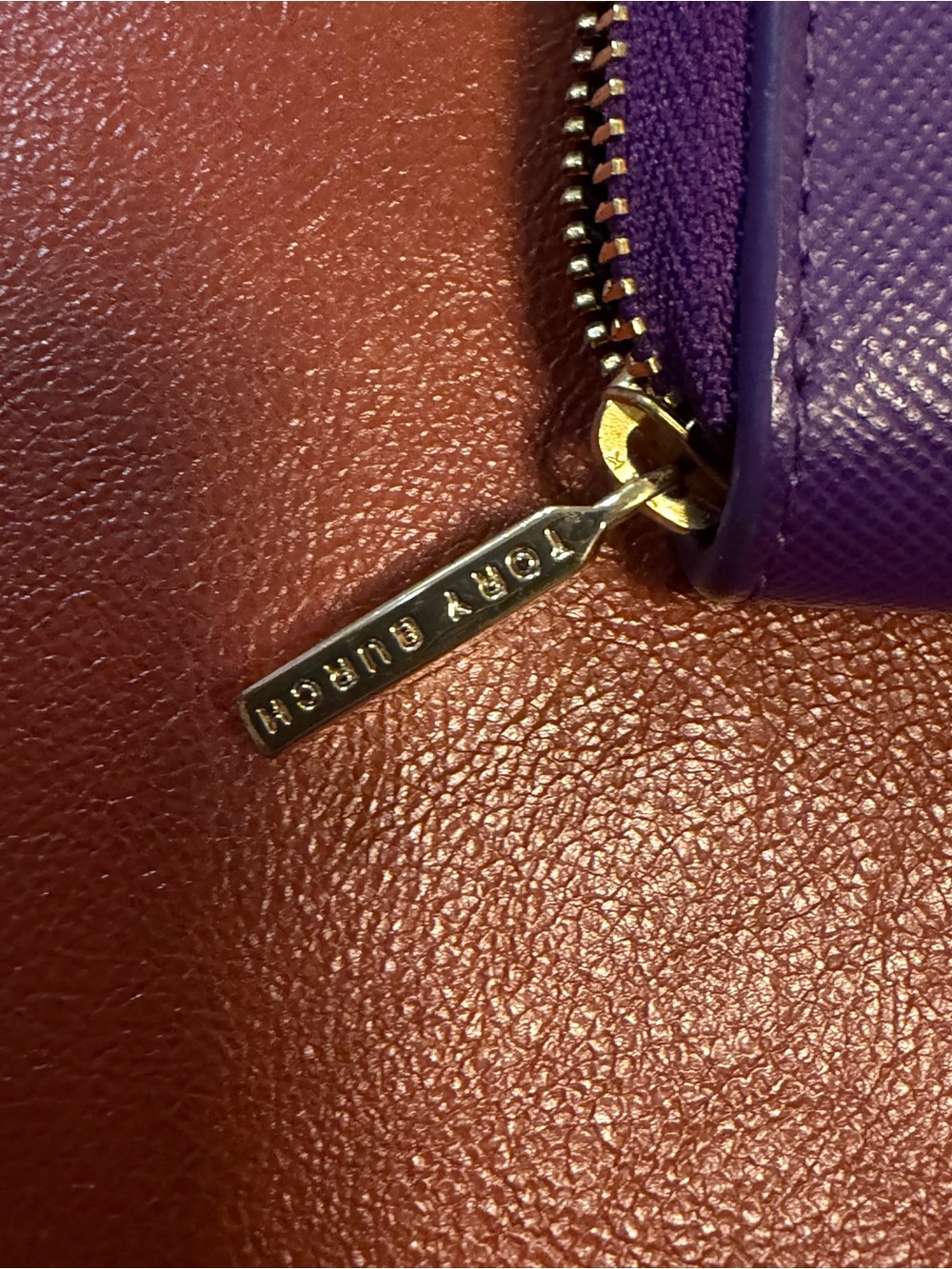 Tory Burch Robinson Saffiano zip-around wallet in a vibrant violet purple New - Picture 7 of 7